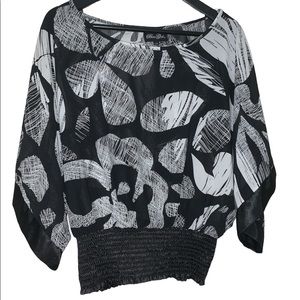 Black and white light blouse with kimono arms